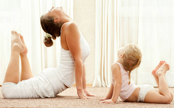 Igranje yoga: tri korisne vježbe za dijete