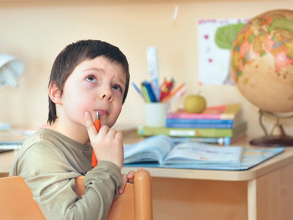 Neskuchnaya studija: kako pravilno opremiti studentski radno mjesto