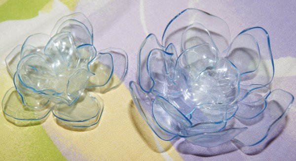Cvjetovi iz plastičnih bočica: majstorska klasa za izradu plastičnih zanata vlastitim rukama