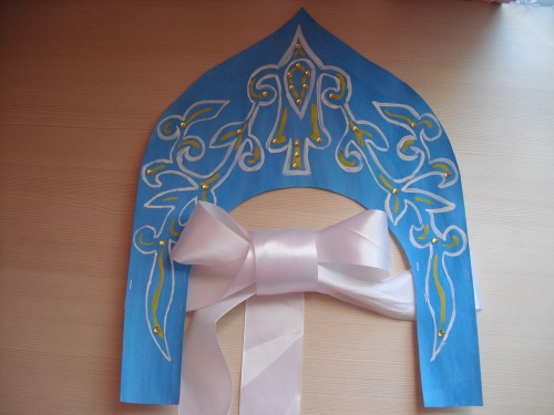 Ruski kokoshnik od kartona