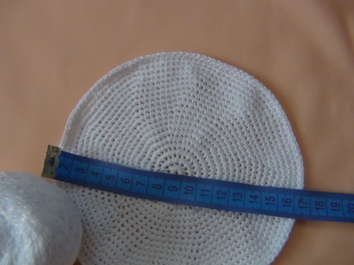 Uništavanje ženskog ljetnog šešira