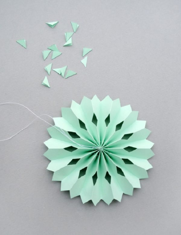 Prekrasne pahuljice za Nove godine 2017. s vlastitim rukama papira - dijagrami i fotografije u fazama. Majstorske nastave za djecu na velikim snježnim pahuljama u tehnici origami