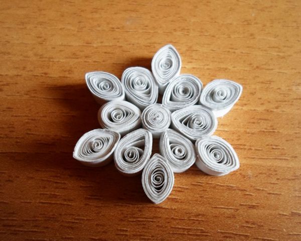 Prekrasne pahuljice za Nove godine 2017. s vlastitim rukama papira - dijagrami i fotografije u fazama. Majstorske nastave za djecu na velikim snježnim pahuljama u tehnici origami