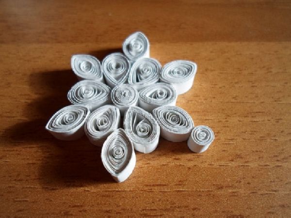 Prekrasne pahuljice za Nove godine 2017. s vlastitim rukama papira - dijagrami i fotografije u fazama. Majstorske nastave za djecu na velikim snježnim pahuljama u tehnici origami