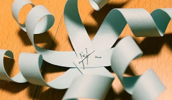 Prekrasne pahuljice za Nove godine 2017. s vlastitim rukama papira - dijagrami i fotografije u fazama. Majstorske nastave za djecu na velikim snježnim pahuljama u tehnici origami