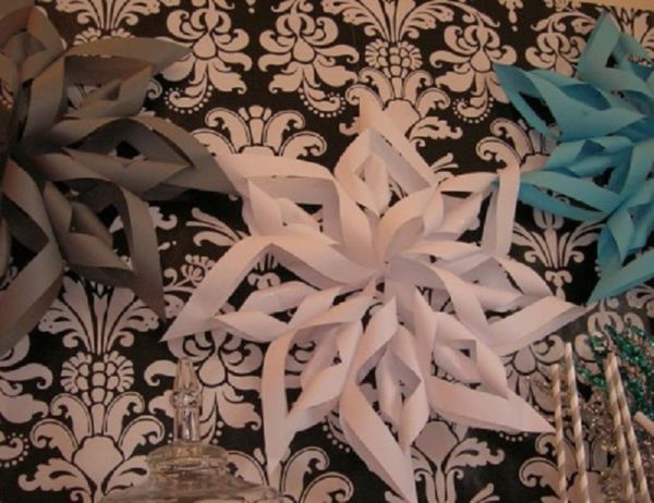 Prekrasne pahuljice za Nove godine 2017. s vlastitim rukama papira - dijagrami i fotografije u fazama. Majstorske nastave za djecu na velikim snježnim pahuljama u tehnici origami