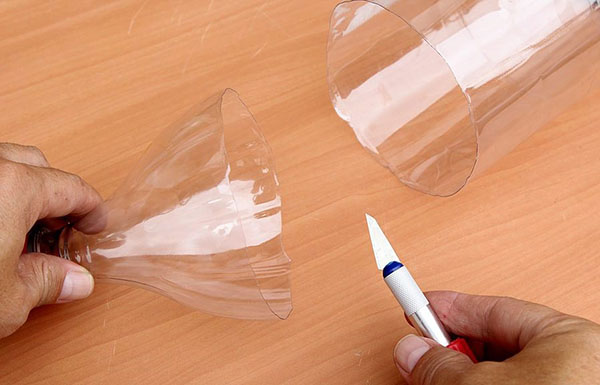 Novi obrti iz plastičnih boca s vlastitim rukama za vrt i voćnjak