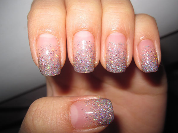 Glitter i Swarovski kamen kao trend zimske manikure 2016-2017