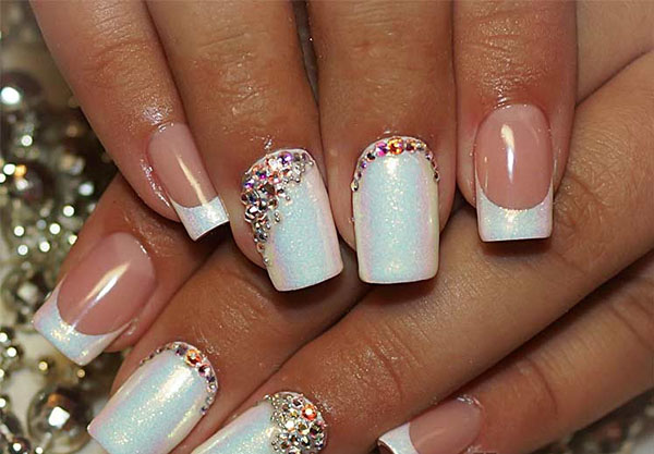 Glitter i Swarovski kamen kao trend zimske manikure 2016-2017