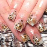 Leopard manikura