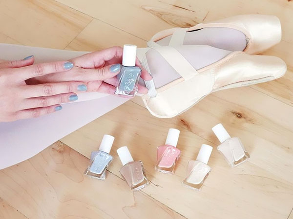 Pastelna manikura: zbirka lakova Essie Gel Couture Balet Nude 2017