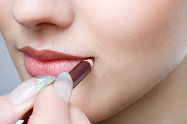Trajni make-up usana