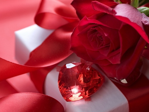 Što dati prijatelju za Valentinovo: ideje za personalizaciju