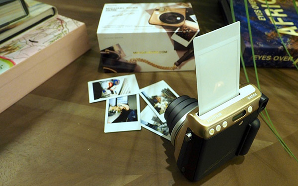Modna kamera: Michael Kors X Fijifilm Instax Mini 70