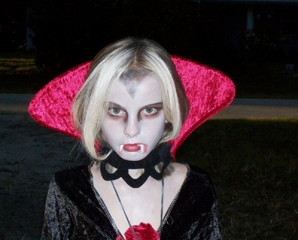 Halloween u školi: kako slaviti, ideje za scenarij, natjecanja, video. Odijelo za Halloween za školu s vlastitim rukama, fotografija