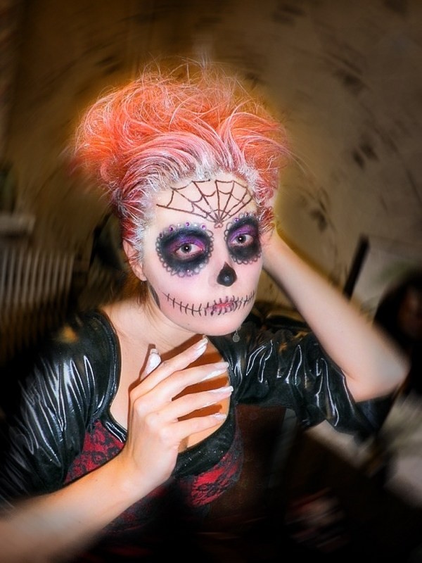 Halloween u školi: kako slaviti, ideje za scenarij, natjecanja, video. Odijelo za Halloween za školu s vlastitim rukama, fotografija