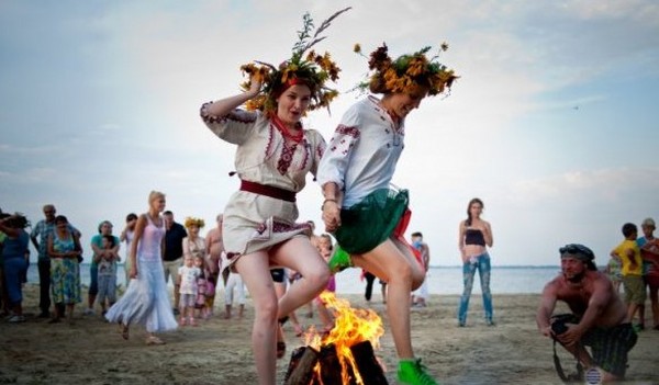 Koliko je Ivan Kupala u 2016. godini? Kakvim se događajima, ritualima, tradicijama povezuju blagdani? Što učiniti na Ivanu Kupali, čestitam