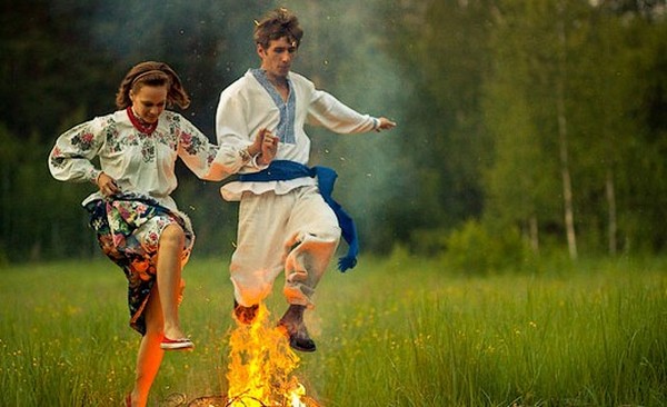 Koliko je Ivan Kupala u 2016. godini? Kakvim se događajima, ritualima, tradicijama povezuju blagdani? Što učiniti na Ivanu Kupali, čestitam