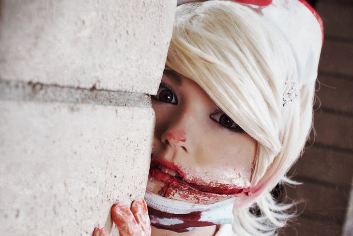 Sestra kostim na Halloween s vlastitim rukama: fotografija kako nacrtati