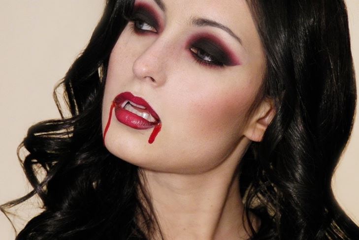 Vampira kostim za Halloween: foto kako napraviti vlastite ruke