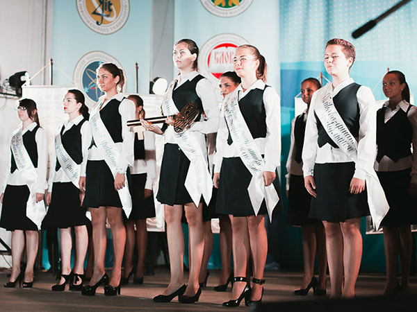 Posvećivanje učenicima: skripte, natjecanja, promjene pjesama