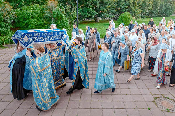 Uznesenje Blažene Djevice Marije 2017: znakovi i čestitke
