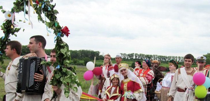Tradicije cijene mladenke: moderna skripta i plakati