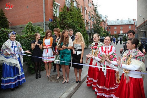 Tradicije cijene mladenke: moderna skripta i plakati