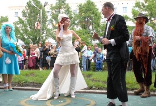 Tradicije cijene mladenke: moderna skripta i plakati