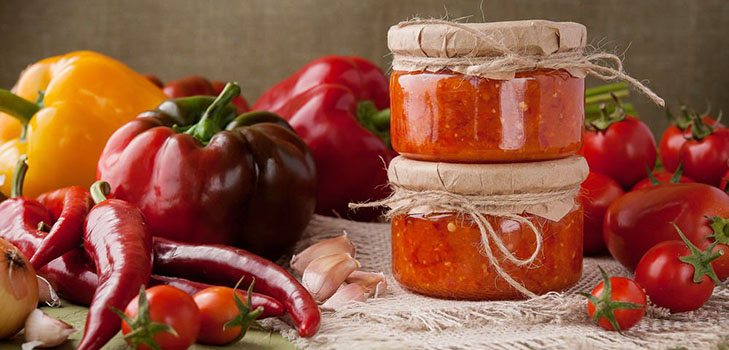 Početna adzhika za zimu - najbolji recept kuhanje s kuhanjem i bez kuhanja