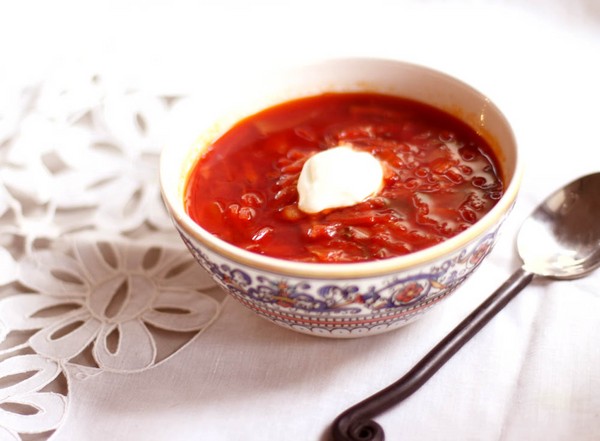 Borsch za zimu u limenci, recept za pripremu s repa i kupusom, tijesto od rajčice i bez nje