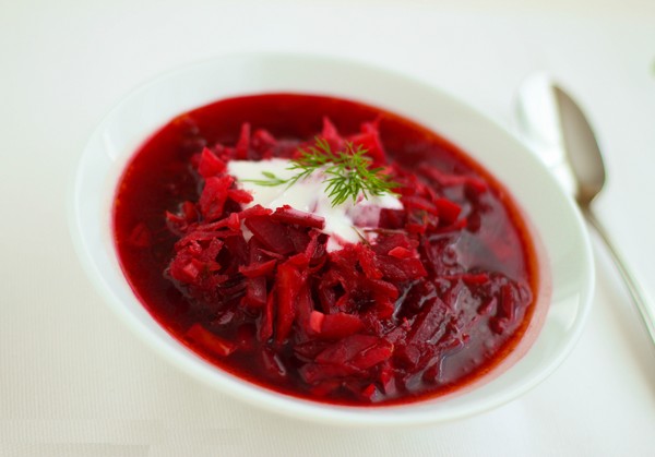 Borsch za zimu u limenci, recept za pripremu s repa i kupusom, tijesto od rajčice i bez nje