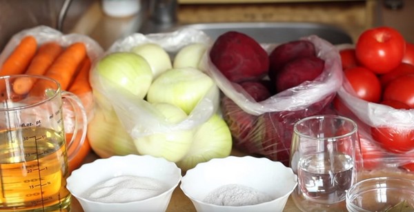 Borsch za zimu u limenci, recept za pripremu s repa i kupusom, tijesto od rajčice i bez nje