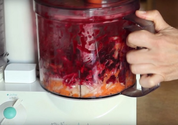 Borsch za zimu u limenci, recept za pripremu s repa i kupusom, tijesto od rajčice i bez nje