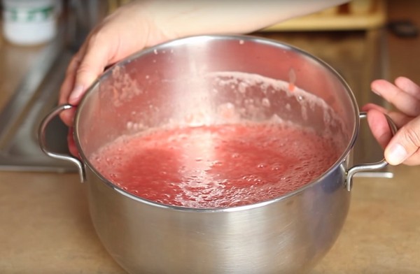 Borsch za zimu u limenci, recept za pripremu s repa i kupusom, tijesto od rajčice i bez nje