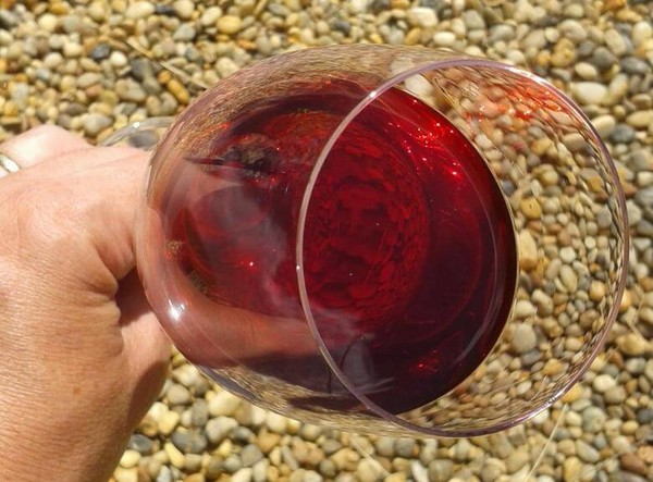 Domaće vino od trešnje, jednostavan recept s votkom, bez kvasca. Kako napraviti vina od višnje kod kuće s rukavicom