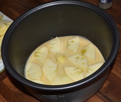 Fotorecept pita od jabuka u multivarhu