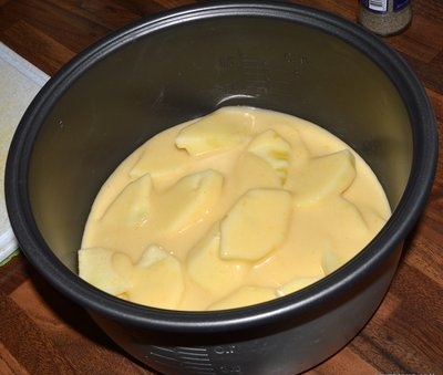 Fotorecept pita od jabuka u multivarhu