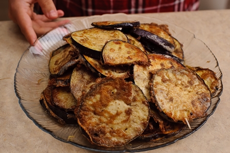 Fotografija recept za salatu od prženih patlidzanata s rajčicama