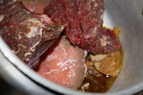 Recept za govedinu s šljive u multivarka - korak po korak s fotografijom