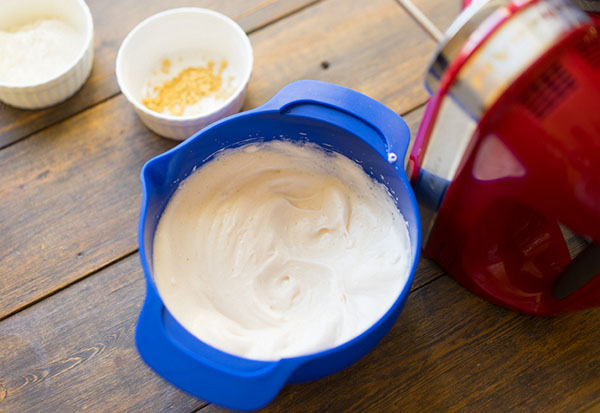 Precizni recept: valjak s kremom vrhnja
