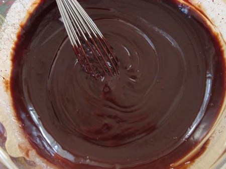 Kako napraviti kremu za kapsulu: puder, sir i vrhnje kondenziranog mlijeka, recept s fotografijom