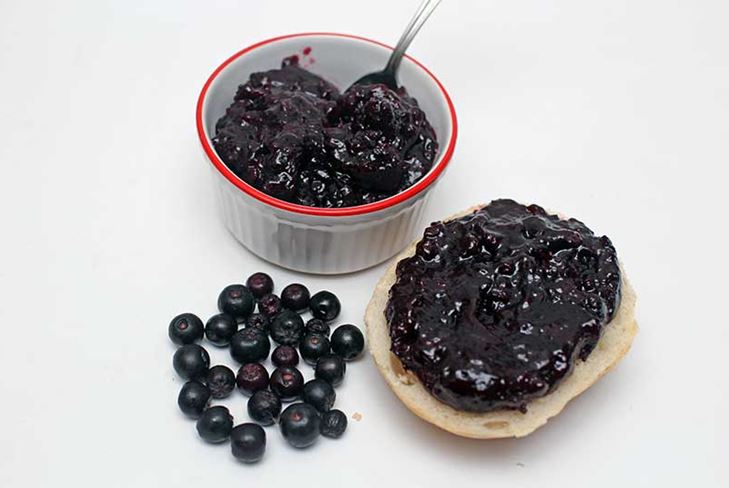 Kako kuhati pekmez od crne jabuke: recept s fotografijom