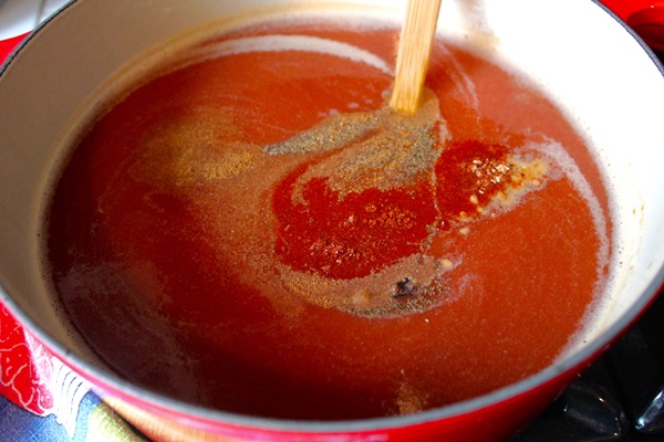 Ketchup vlastitim rukama od rajčice: korak po korak recepata za berbu zimi
