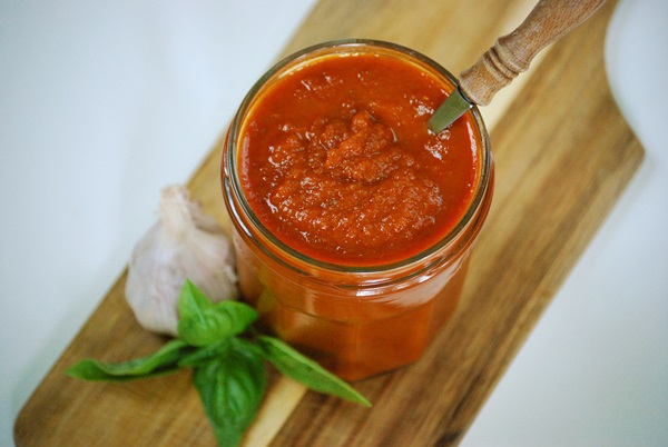 Ketchup vlastitim rukama od rajčice: korak po korak recepata za berbu zimi