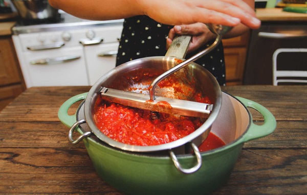 Ketchup vlastitim rukama od rajčice: korak po korak recepata za berbu zimi