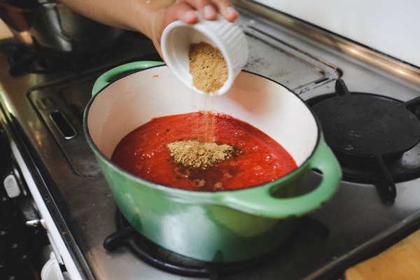 Ketchup vlastitim rukama od rajčice: korak po korak recepata za berbu zimi
