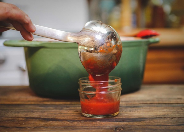 Ketchup vlastitim rukama od rajčice: korak po korak recepata za berbu zimi