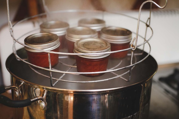 Ketchup vlastitim rukama od rajčice: korak po korak recepata za berbu zimi