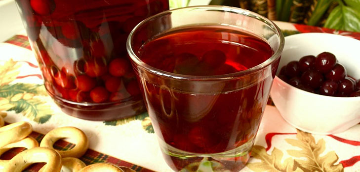 Mirisni kompot od trešanja u tavi i multivarka - recept